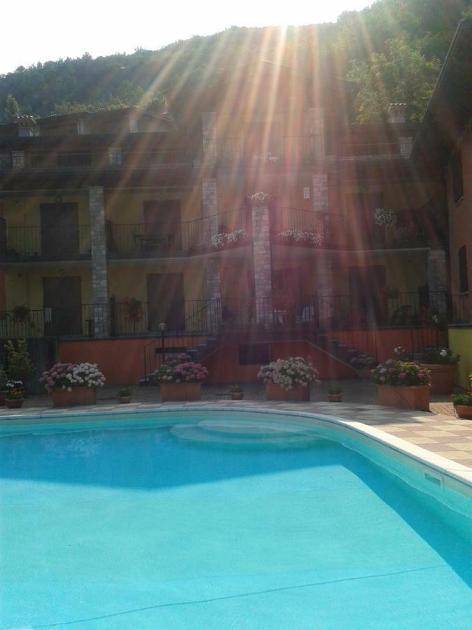 Relax Vista Lago Villanuova sul clisi Buitenkant foto